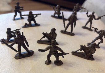 Sada retro vojačikov - 2