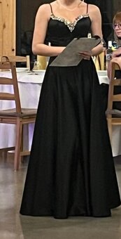 čierne spoločenské šaty - 2