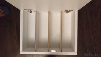 Lekárnička s poličkami - 2