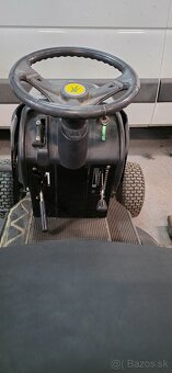 Traktorová kosačka. - 2