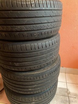 235/40 r18 - 2