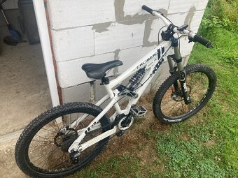 zjazdový bicykel KTM Caliber - 2