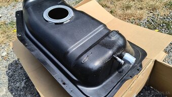 Suzuki Jimny palivová nadrz - 2