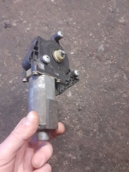 Skoda octavia 1 motorcek  okna P.P. - 2