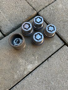 Predám bezpečnostné šruby s kľúčom - 2