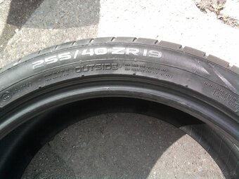 Predam letne pneu 255/40 R19 - 2