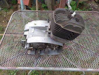 predám motor na čz 175 477 - 2