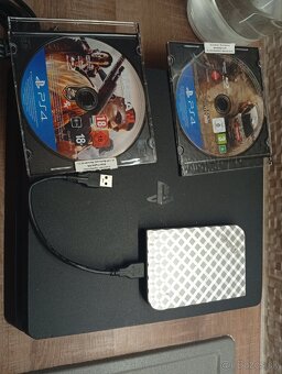Predám PS4 slim 500GB - 2