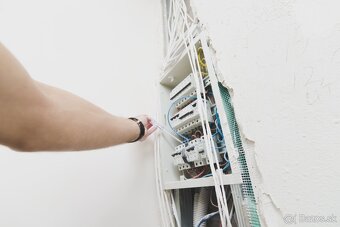 Elektroinštalácie – Elektrikár - prerábky bytov, jadier - 2