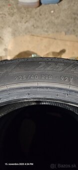 225/40R18 - 2