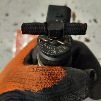 Vstrekovacia tryska BMW 1, 2, 3, 4  2.0 D 0445110289 - 2