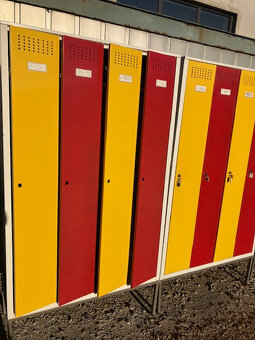 Šatníková skrine kovové - 2