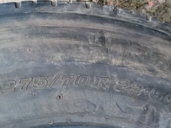 Pneu 275-70-22.5 - 2