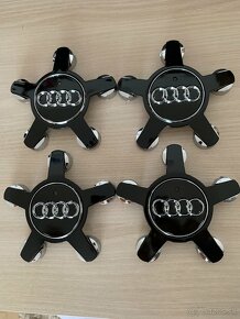 Audi stredové krytky diskov hviezda - 2
