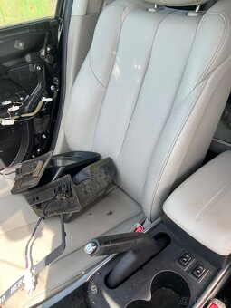 Mazda CX7 interiér sedačky - 2