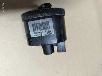 vypinac svetiel golf5 1k0941431c 15€ - 2