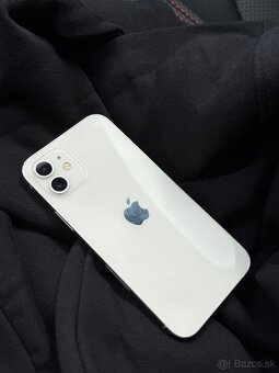 Predám používaný Apple iPhone 12, 128 GB, biely. - 2