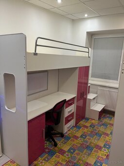 Dve detské poschodové postele so stolom a skriňou - 2