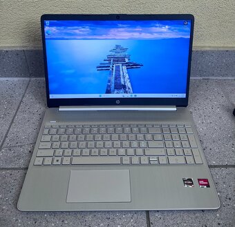 HP 15s / Ryzen 5 5500U / 16GB RAM / 512GB NVMe / 15.6" FHD - 2