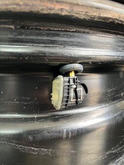 Plechove disky Ford R16 - 2