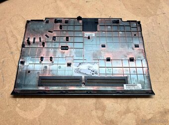 Predám spodný kryt na notebook HP 4330s - 2