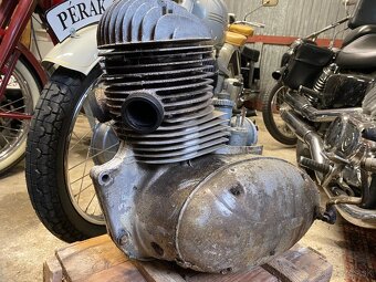 Motor Jawa Pérák 250 - 2