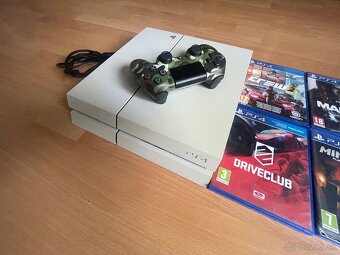 Predám PS 4 Pro - 2