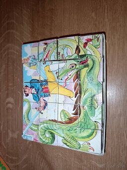 Staré, drevené kocky. - 2