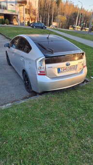 Toyota prius - 2