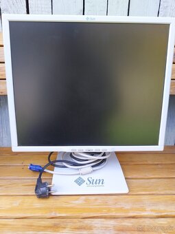 Darujem za odvoz televízor, monitor k PC a reproduktory - 2