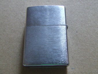 Zapalovač ZIPPO s menom Zdeno v dolnom rohu. - 2
