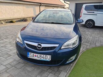 Opel Astra 1,4 benzin rok vyroby 12.2010 - 2