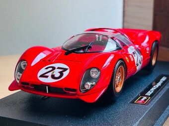 Ferrari 330 p4 1:24 - 2