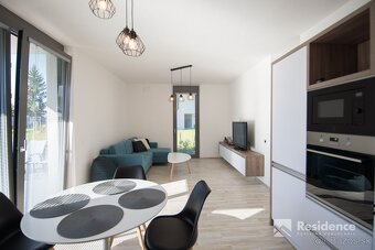 Dvojizbový byt s parkovaním a predzáhradkou na prenájom - 2
