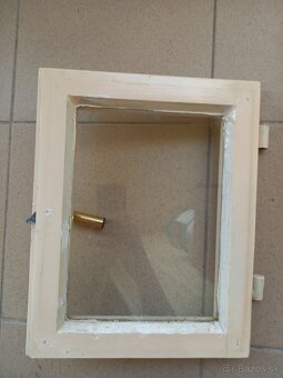 Drevené okno malé 25,5×33 - 2