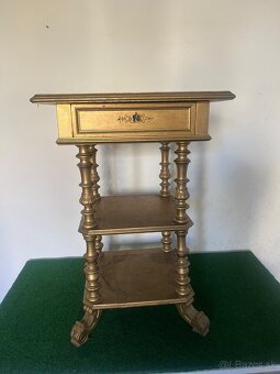 Starožitný drevenný stolík - 2