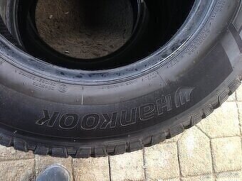 Predám 215/65 r15c 5/6mm - 2