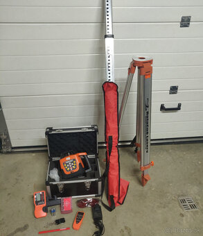 Rotacny laser (nivelak) - ako novy - repas - 2