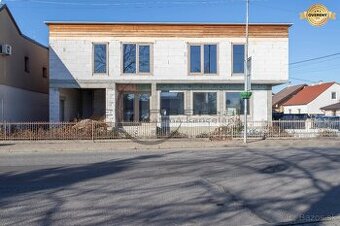 NA PREDAJ polyfunkčná budova v centre obce Veľké Leváre - 2