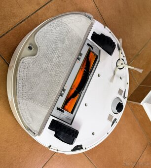 Predám robotický vysávač a mop Xiaomi Roborock S5 - 2