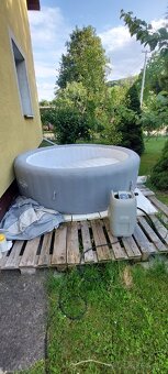 Veľká 8 miestna vírivka LAY-Z-SPA s krytom - 2