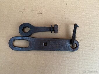 Kovaná petlica na zámok - 2