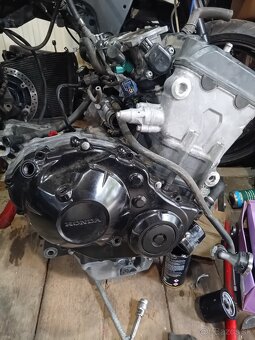 Honda cbr 1000rr sc59 - 2