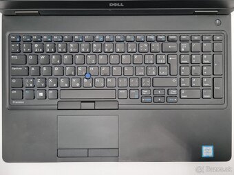 ▼DELL Precision 3520 - 15,6" / i7-7820HQ / GPU 2GB / 8GB / - 2