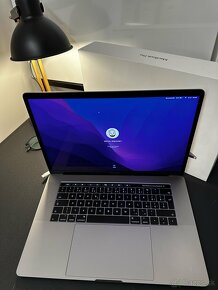Apple MacBook Pro 2017 15,4-inch 250 GB Intel Core i7 - 2