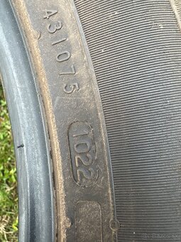 Pneu 275/45ZR20 - 2
