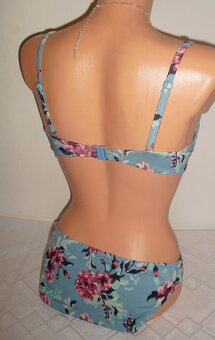 Nebeske kvietkovane bikiny - 2