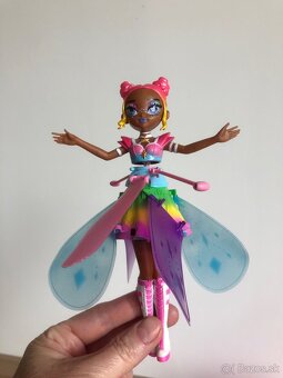 LIETAJÚCA VÍLA FLYERS CRYSTAL HATCHIMALS BÁBIKA VZNÁŠA SA VO - 2