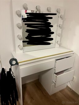 TOALETNÝ STOLÍK S LED SVETLAMI - 2