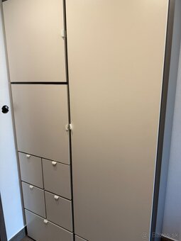Skriňa, sivá/biela, 122x59x216 cm VISTHUS - 2